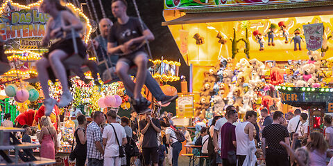 Vergnügungspark während der Rosengartenfesttage 2024