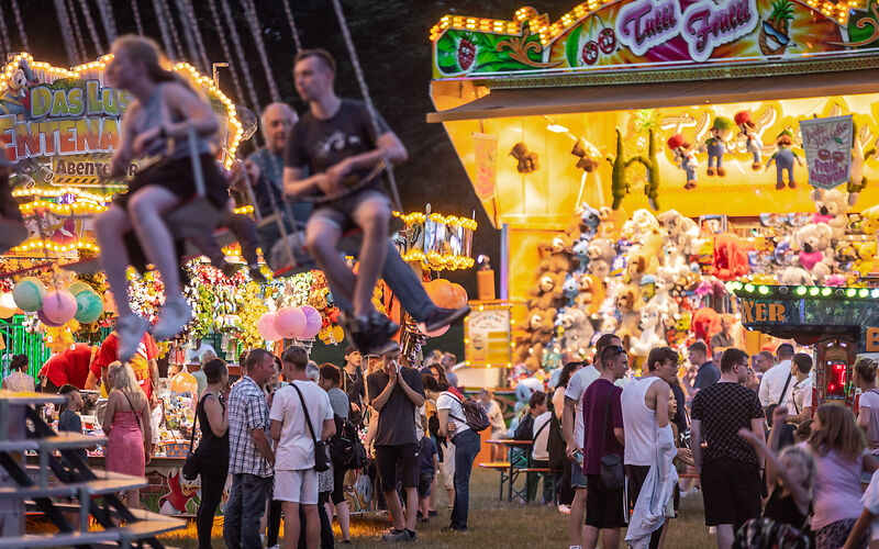 Vergnügungspark während der Rosengartenfesttage 2024